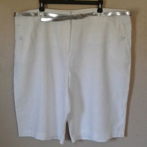 Moda White Linen Shorts Size 24